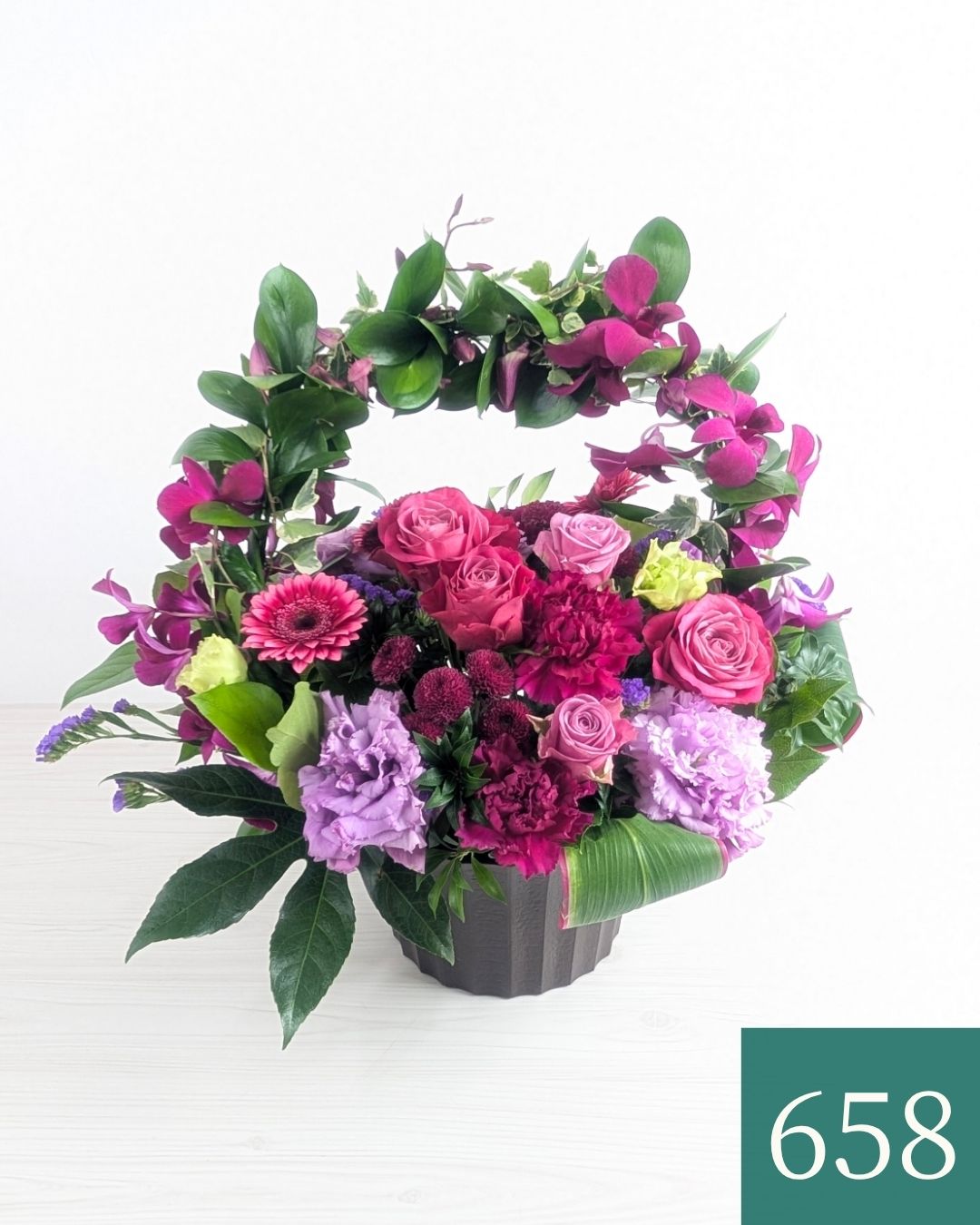 生花で贈るリング型アレンジメント。送って喜ばれるお花のギフト、フラワーギフト