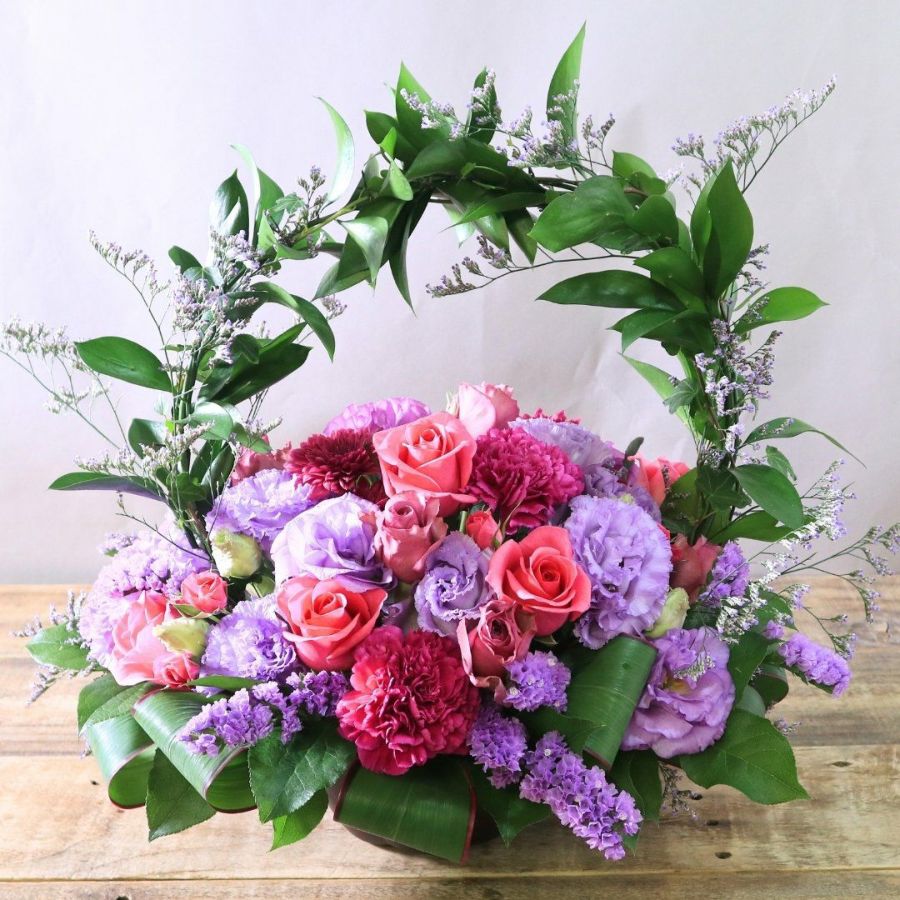 生花で贈るリング型アレンジメント。送って喜ばれるお花のギフト、フラワーギフト