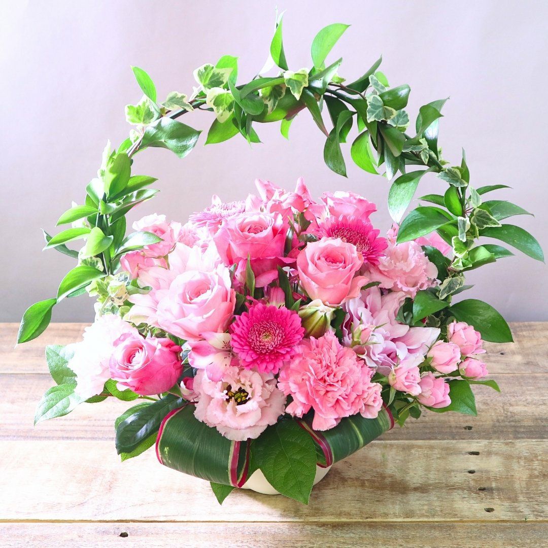 生花で贈るリング型アレンジメント。送って喜ばれるお花のギフト、フラワーギフト