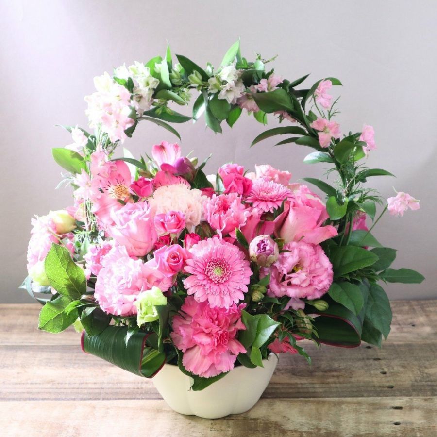 生花で贈るリング型アレンジメント。送って喜ばれるお花のギフト、フラワーギフト