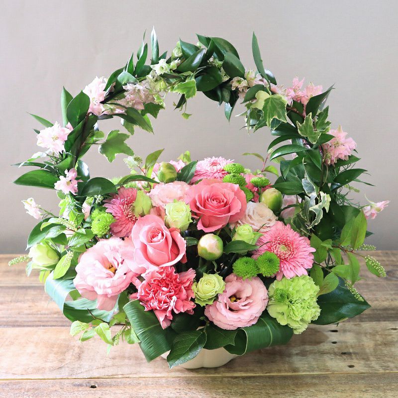 生花で贈るリング型アレンジメント。送って喜ばれるお花のギフト、フラワーギフト