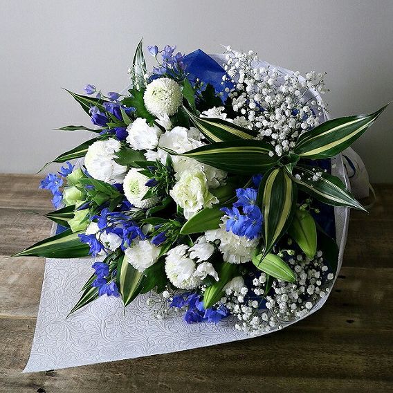 青い花のギフト。青い花の花束・アレンジメント。青色で贈る生花のフラワーギフト