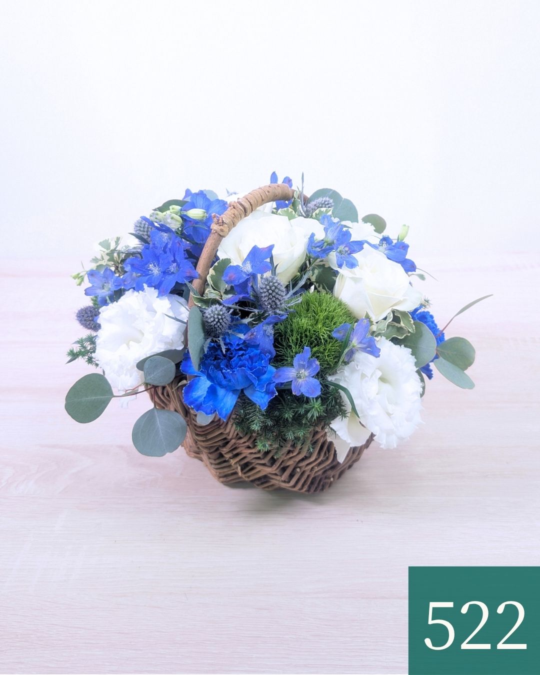 青い花のギフト。青い花の花束・アレンジメント。青色で贈る生花のフラワーギフト