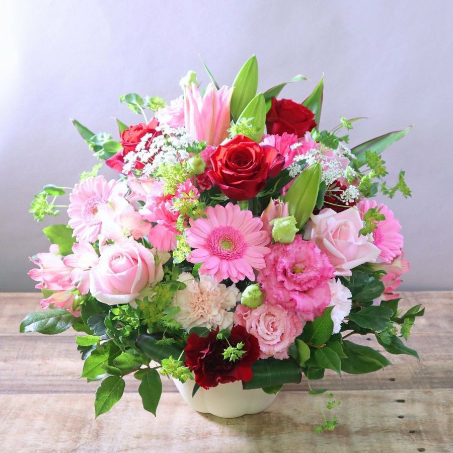 卒園祝いの花。卒園式に、幼稚園、保育園へ、子供たち先生へ贈るお花のギフト。アレンジメント・フラワーギフト。