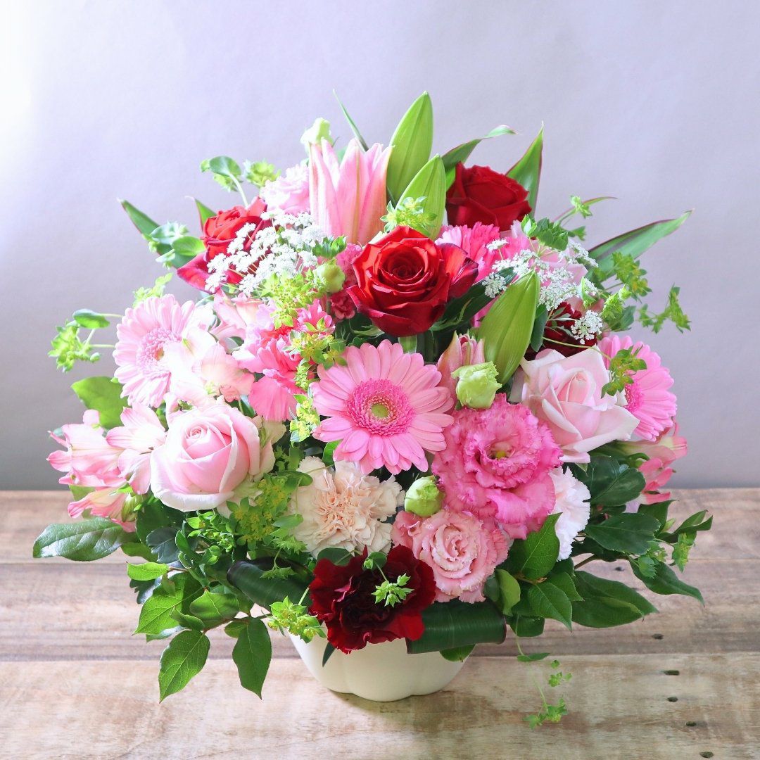 卒園祝いの花。卒園式に、幼稚園、保育園へ、子供たち先生へ贈るお花のギフト。アレンジメント・フラワーギフト。