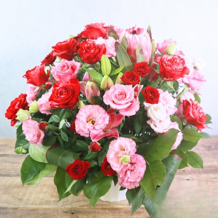 【華やか赤ピンク・ボリューム感◎】アレンジメント 2L「エマ」 ｜花ギフト通販 Hanaimo（はないも）