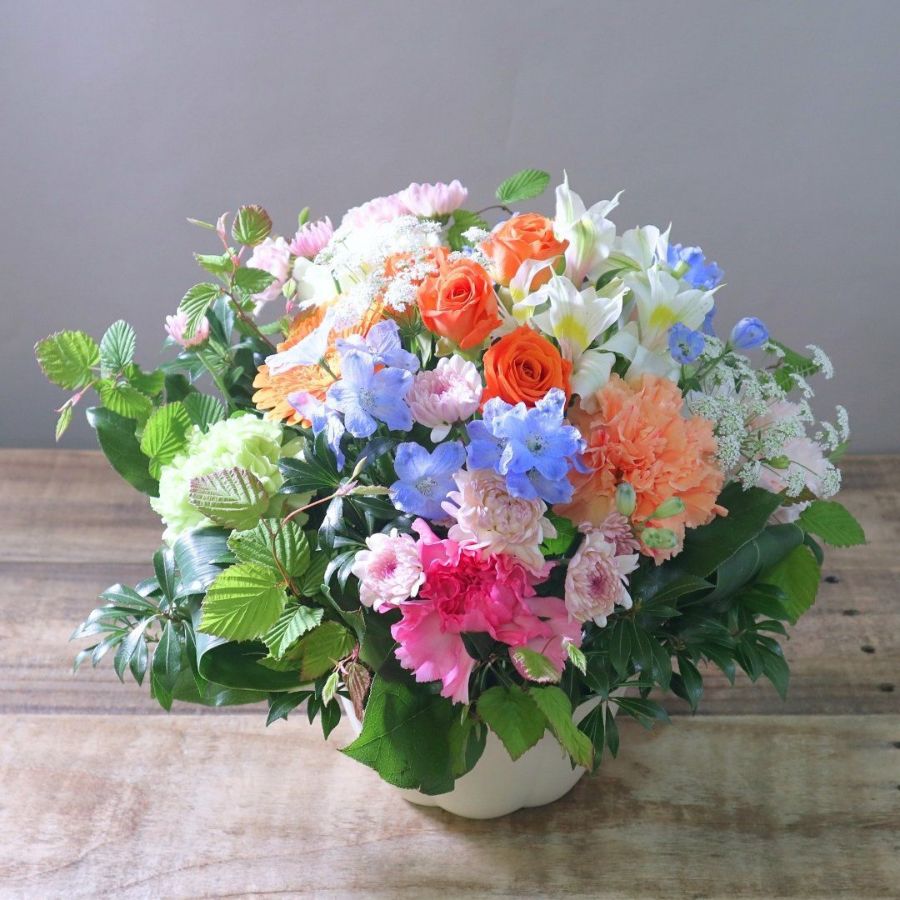 卒園祝いの花。卒園式に、幼稚園、保育園へ、子供たち先生へ贈るお花のギフト。アレンジメント・フラワーギフト。