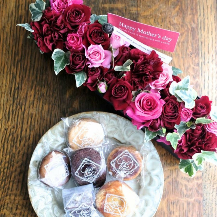 母の日に贈る花のギフト・お花と焼き菓子のプレゼント