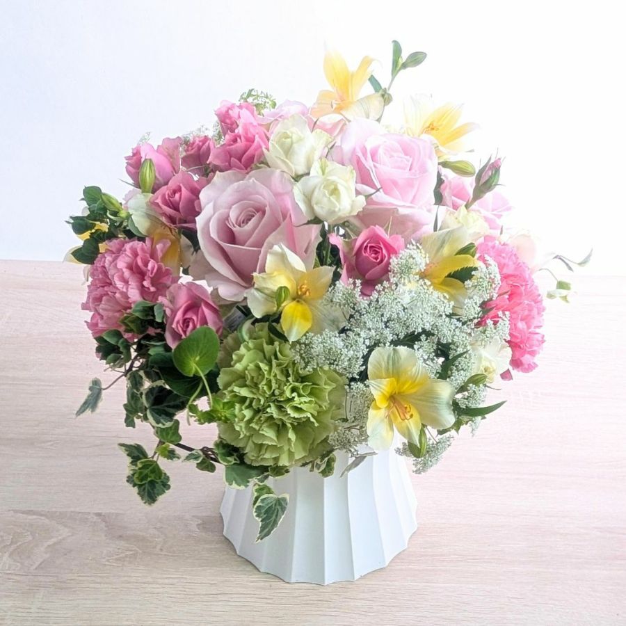 母の日の花。母に贈るお花のギフト。贈って喜ばれる人気のフラワーギフト