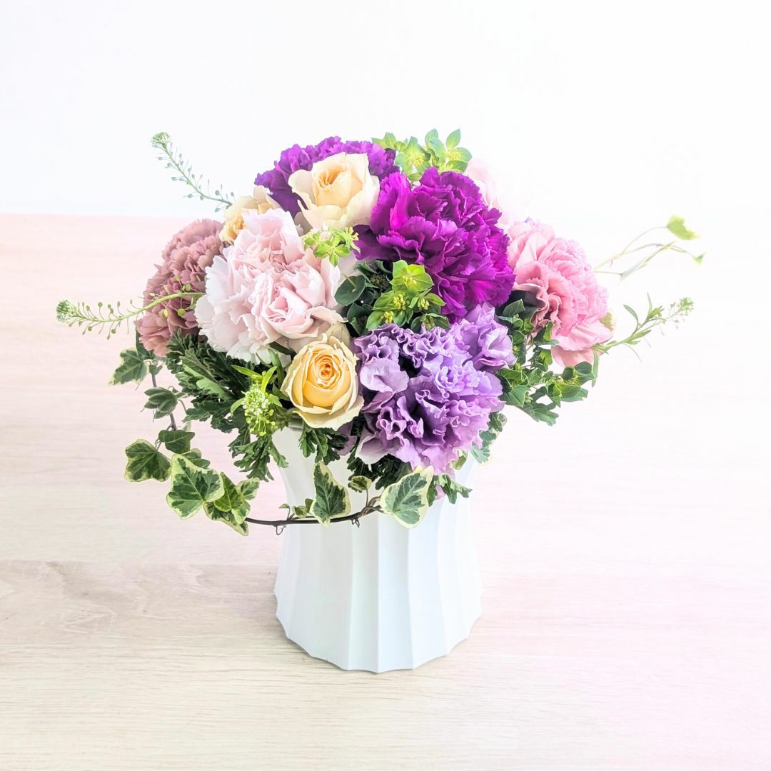 母の日アレンジメント「タンブール」  | お花のプレゼント通販｜フラワーギフト 花以想（はないも）