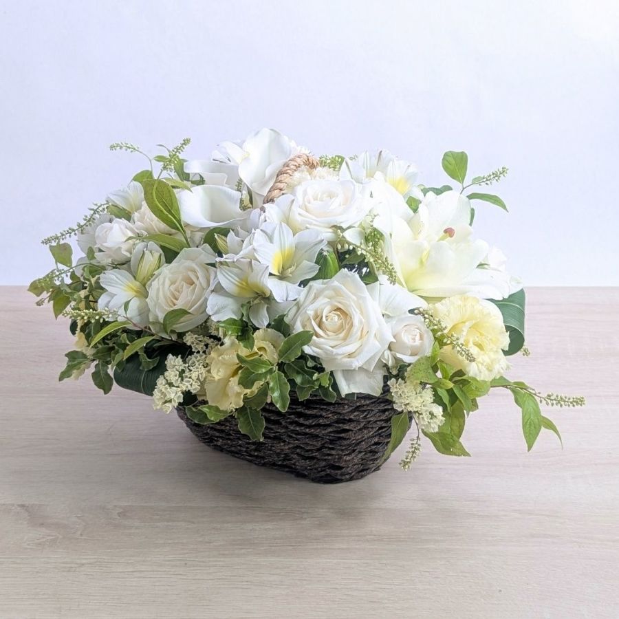 お花のバスケット・フラワーギフト。生花のアレンジメント　もらって嬉しい花ギフト