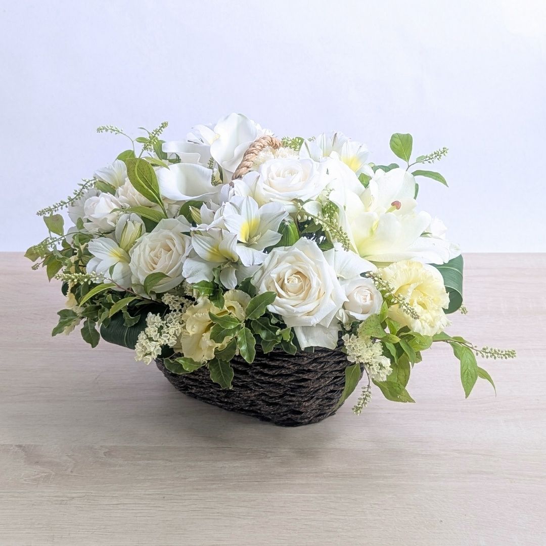 お花のバスケット・フラワーギフト。生花のアレンジメント　もらって嬉しい花ギフト