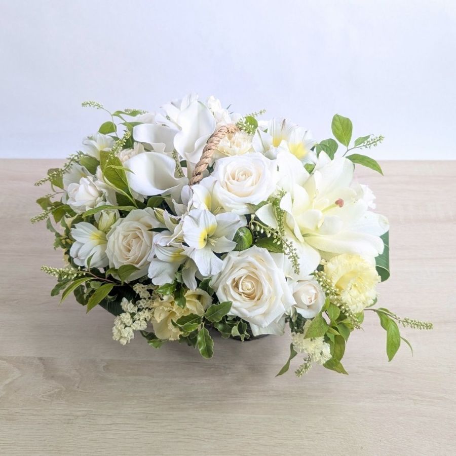 お花のバスケット・フラワーギフト。生花のアレンジメント　もらって嬉しい花ギフト