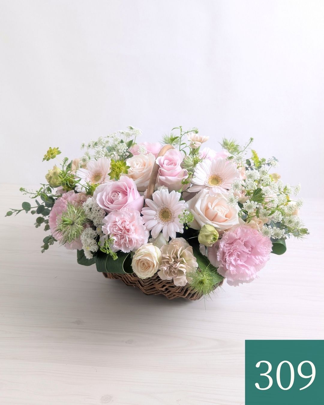 お花のバスケット・フラワーギフト。生花のアレンジメント　もらって嬉しい花ギフト