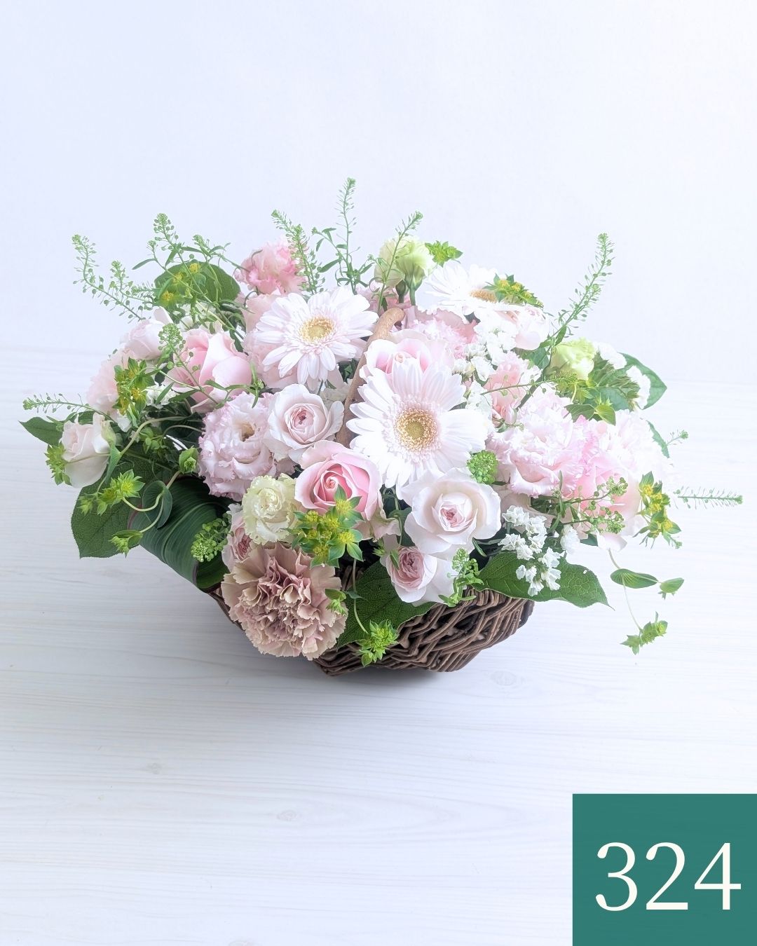 お花のバスケット・フラワーギフト。生花のアレンジメント　もらって嬉しい花ギフト