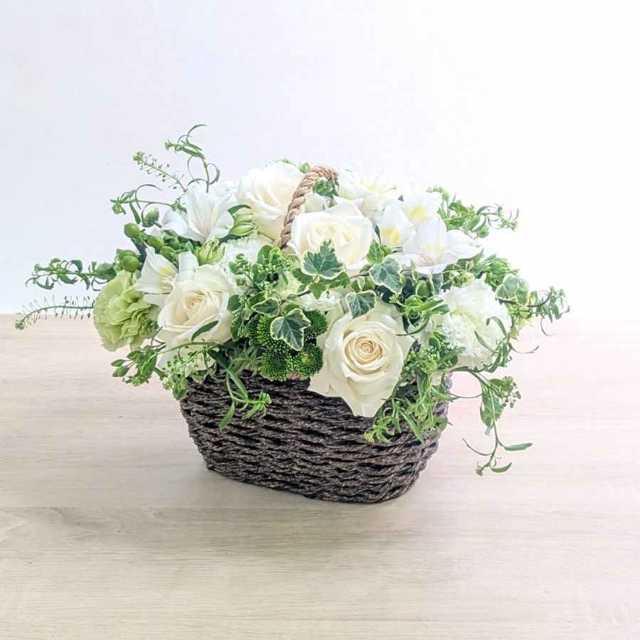お花のバスケット・フラワーギフト。生花のアレンジメント　もらって嬉しい花ギフト