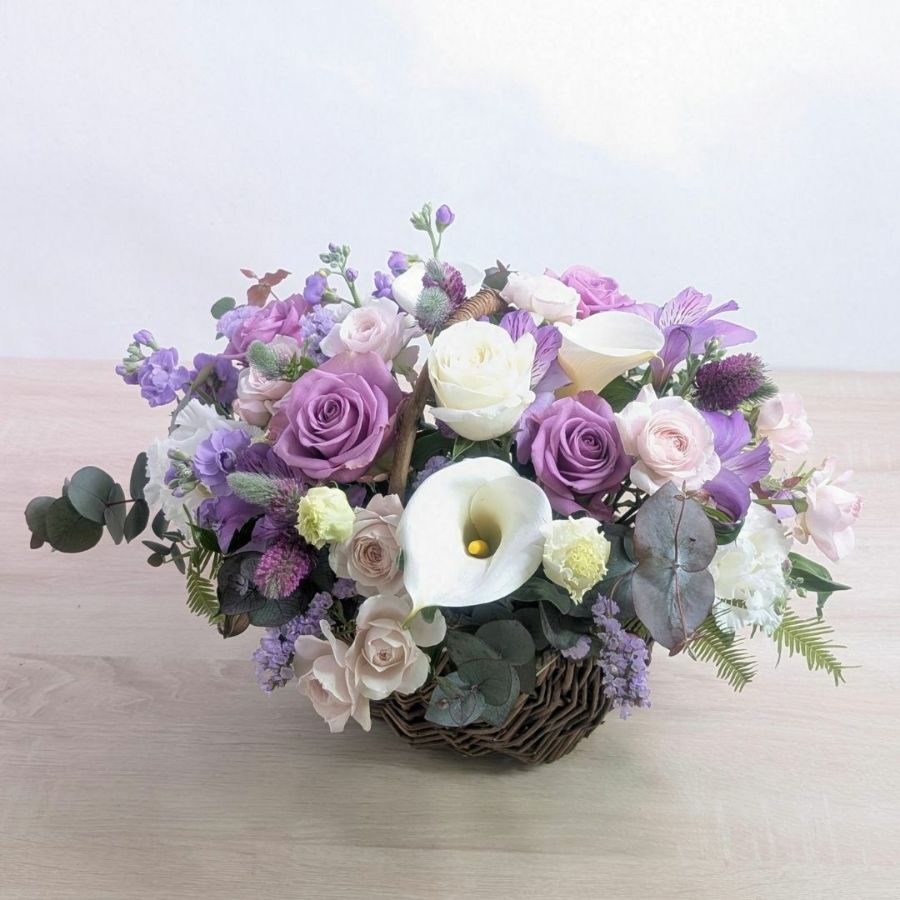 お花のバスケット・フラワーギフト。生花のアレンジメント　もらって嬉しいフラワーギフト