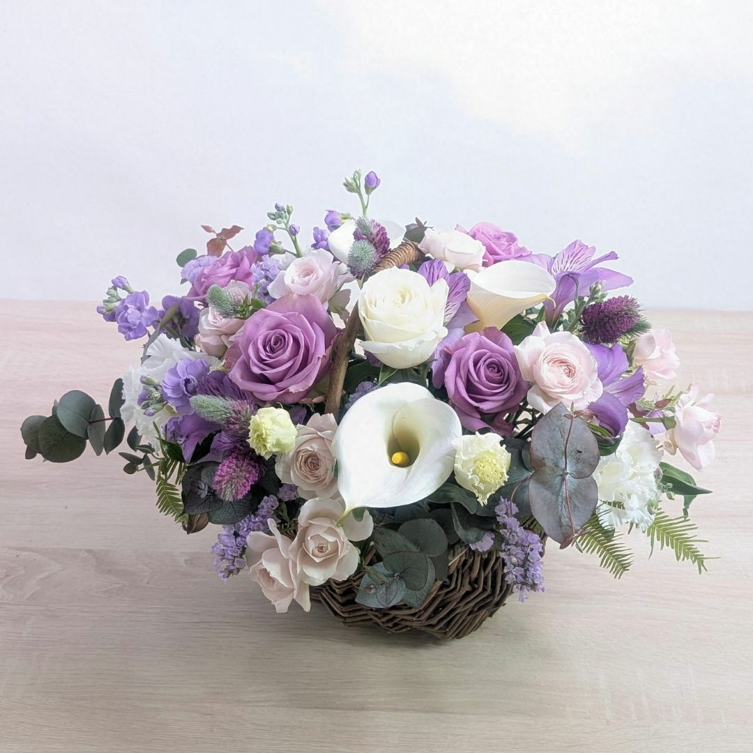 お花のバスケット・フラワーギフト。生花のアレンジメント　もらって嬉しいフラワーギフト