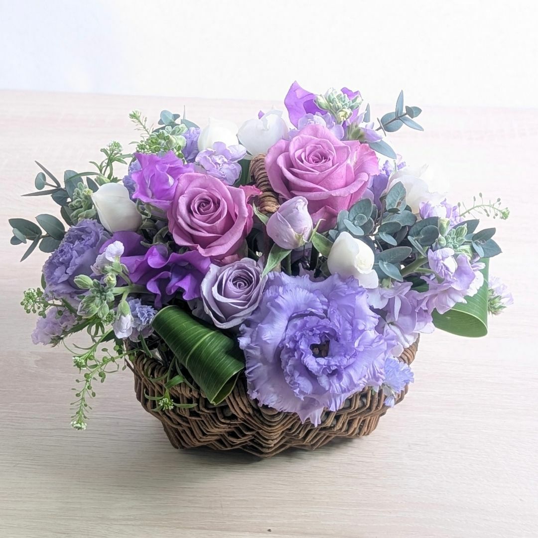 お花のバスケット・フラワーギフト。生花のアレンジメント　もらって嬉しいフラワーギフト