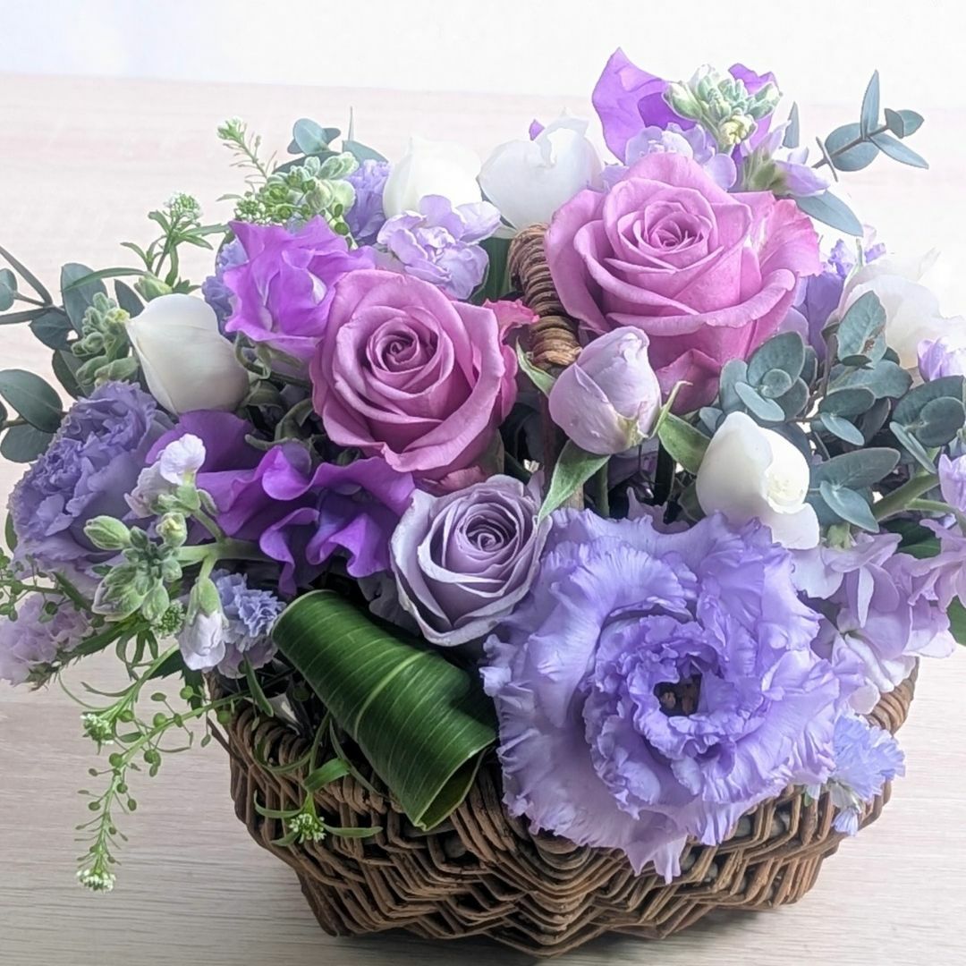 お花のバスケット・フラワーギフト。生花のアレンジメント　もらって嬉しいフラワーギフト