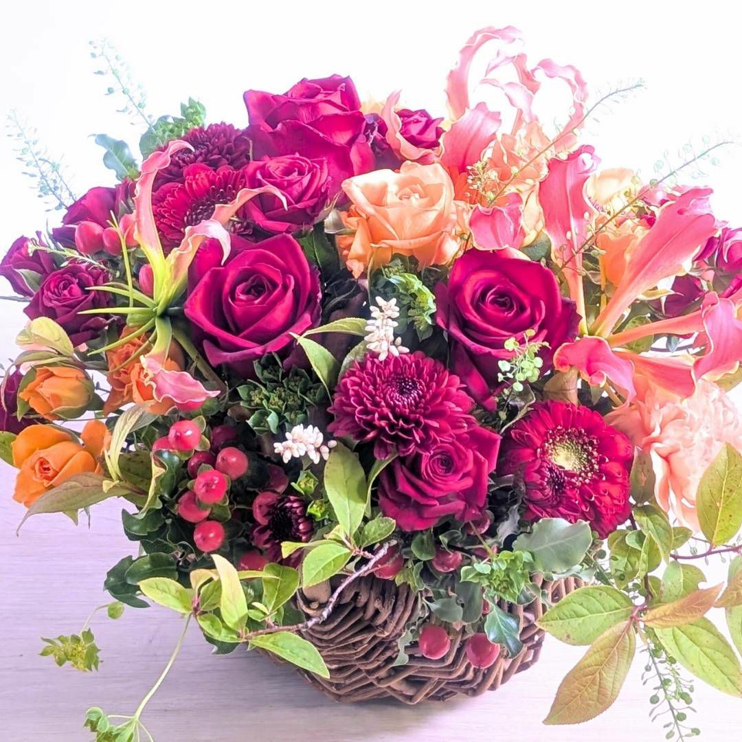 お花のバスケット・フラワーギフト。生花のアレンジメント　もらって嬉しいフラワーギフト