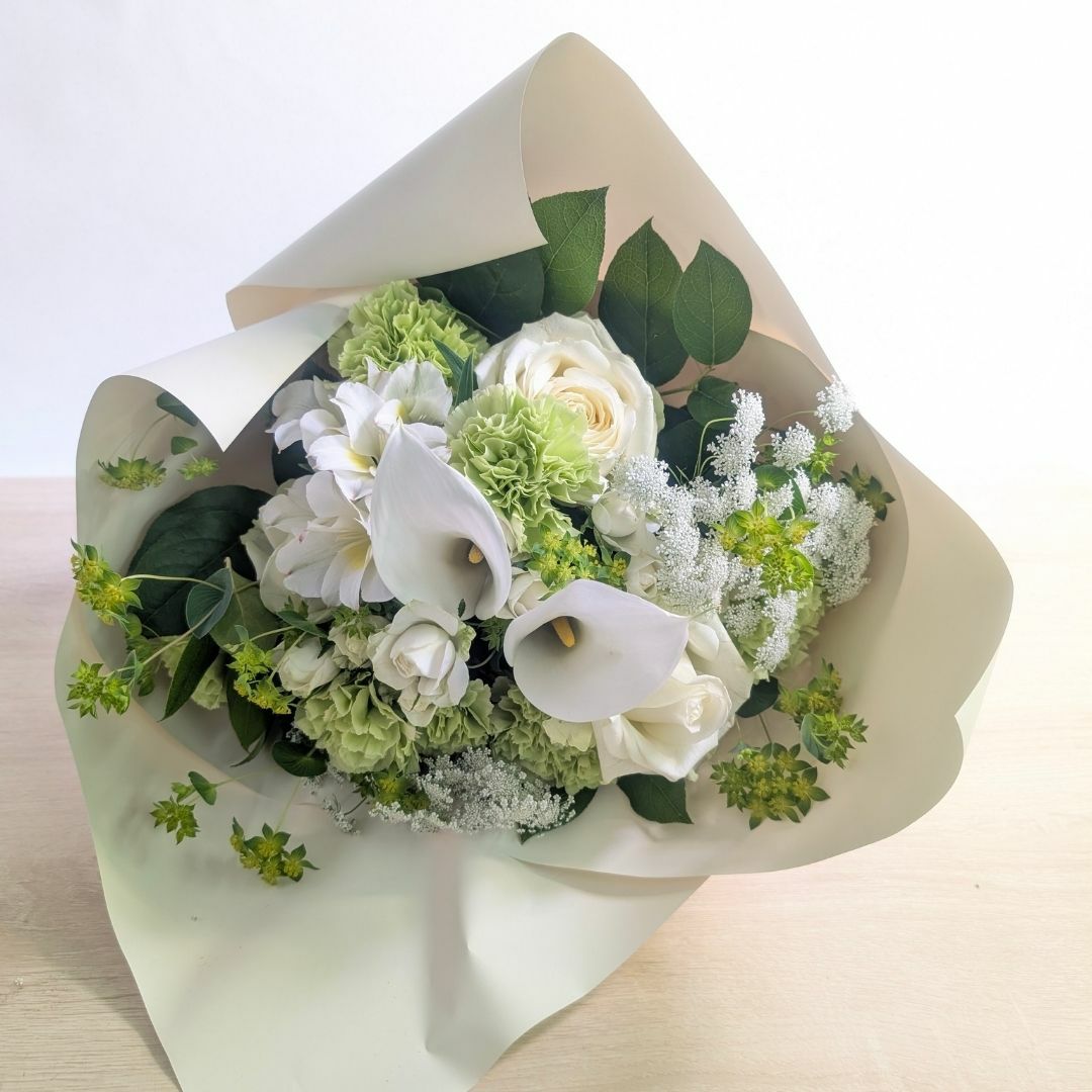 退職祝いの花束。両親の定年退職を祝う花、送別の花束、お祝いアレンジメント