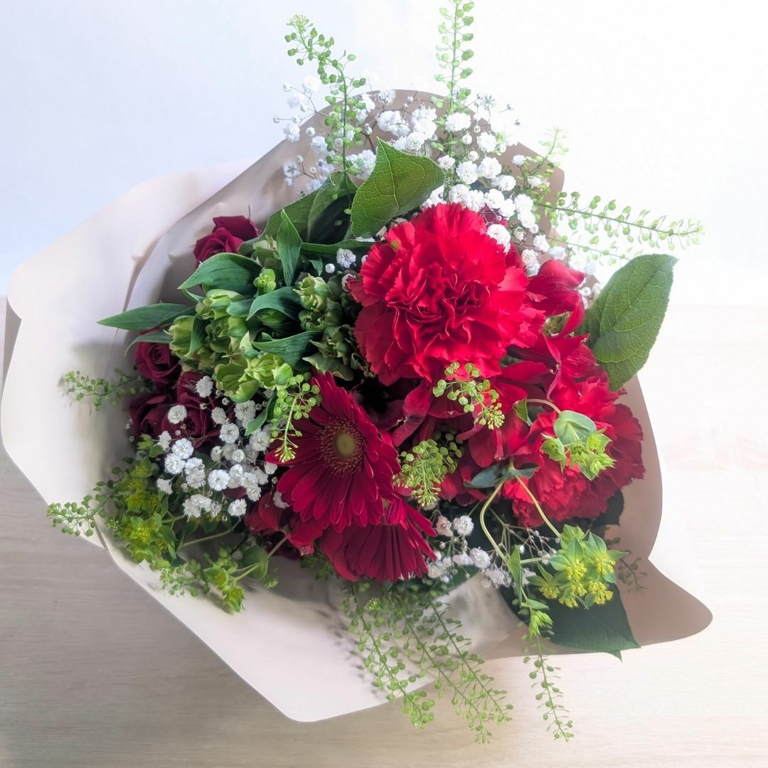 退職祝いの花束。両親の定年退職を祝う花、送別の花束、お祝いアレンジメント