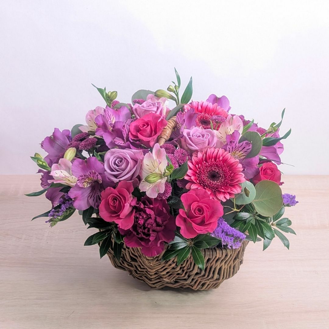 開店祝いに贈るお花のバスケット・オープン祝いの生花アレンジメント