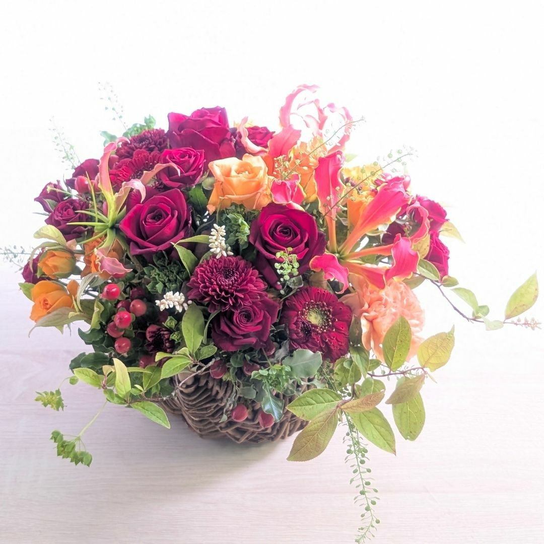 開店祝いに贈るお花のバスケット・オープン祝いの生花アレンジメント