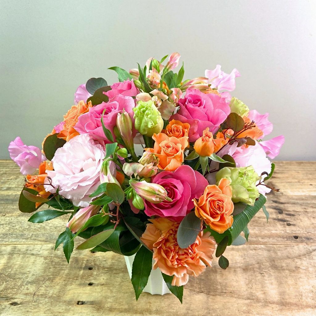 【100歳・百寿祝いの花ギフト】アレンジメント・可愛い暖色系「キャンディ」MS｜おしゃれな花束・アレンジ通販【最短翌日着】｜花以想（はないも）