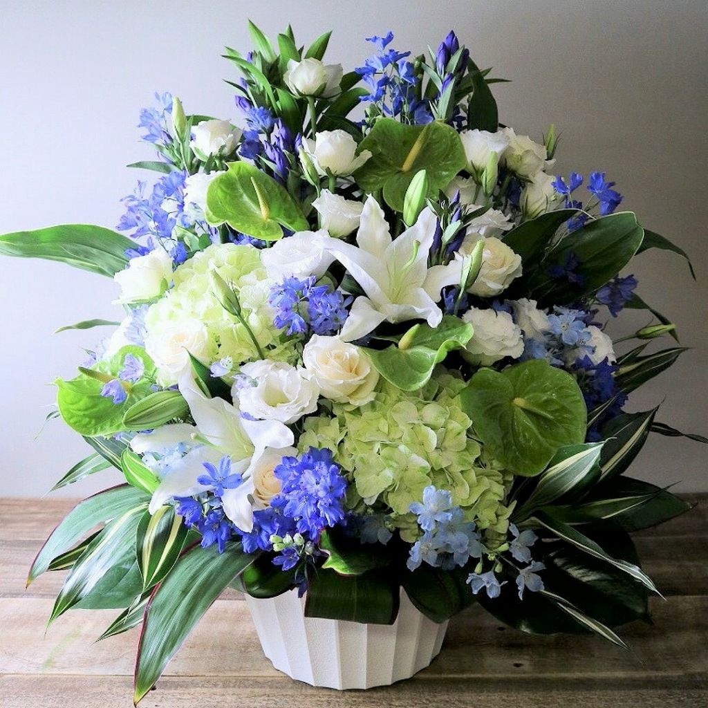 移転祝いの花　事務所移転・引っ越しのお祝いに贈るアレンジメント。お祝いフラワーギフト