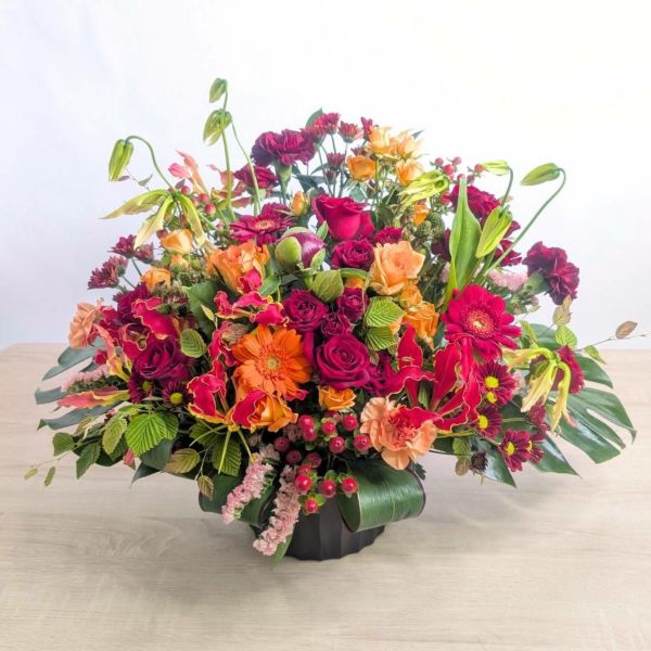 移転祝いの花　事務所移転・引っ越しのお祝いに贈るアレンジメント。お祝いフラワーギフト