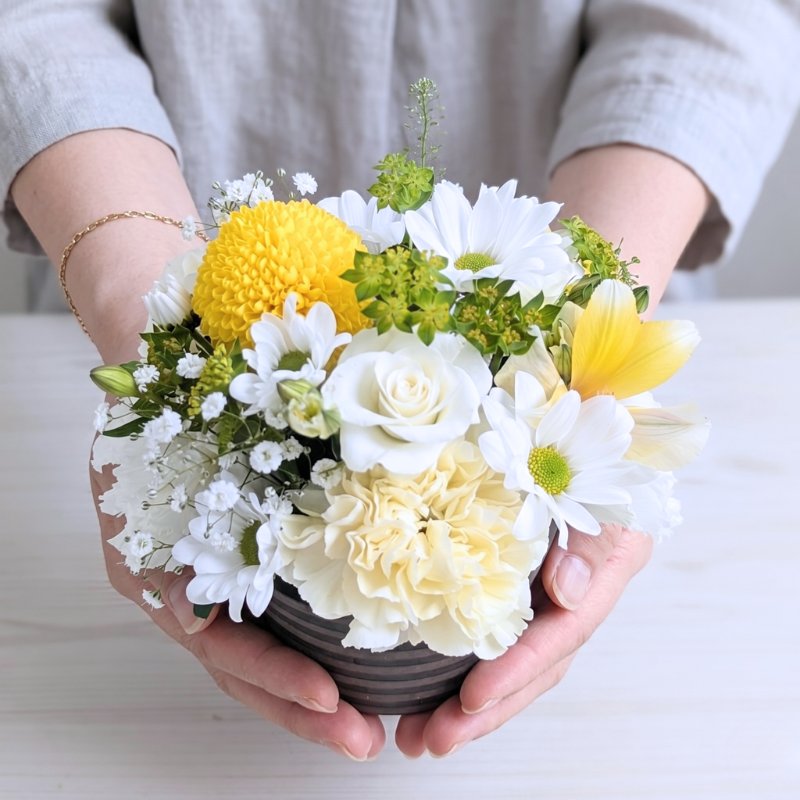 お花の定期便・お花のサブスク。毎月一回、季節のお花が届く花束、フラワーサービス