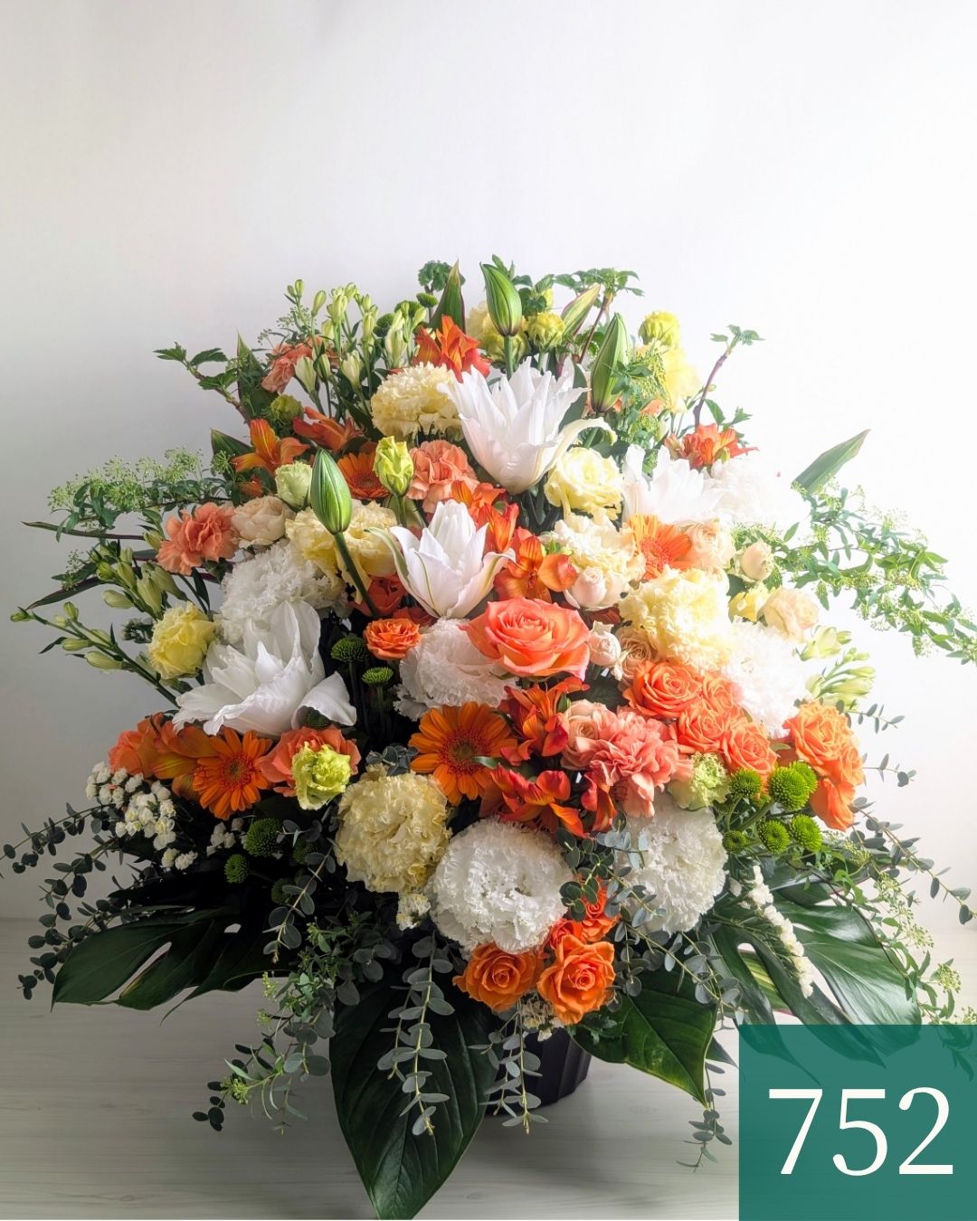 黄色とオレンジ色の花束、アレンジメント。お祝い・記念日に贈るお花のプレゼント・贈り物