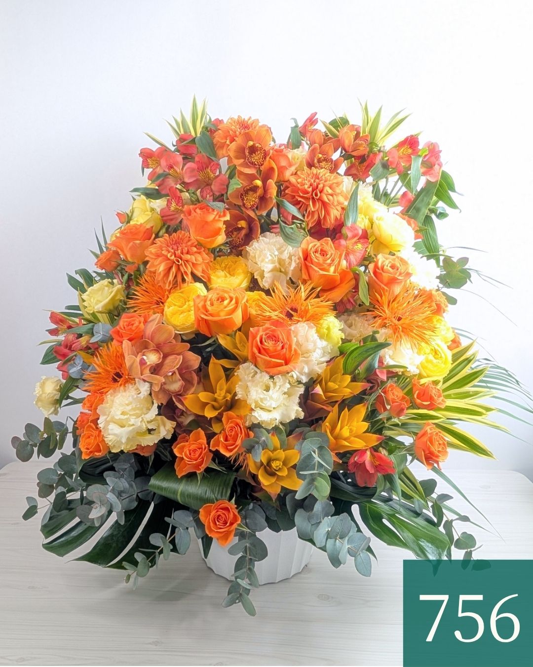 黄色とオレンジ色の花束、アレンジメント。お祝い・記念日に贈るお花のプレゼント・贈り物