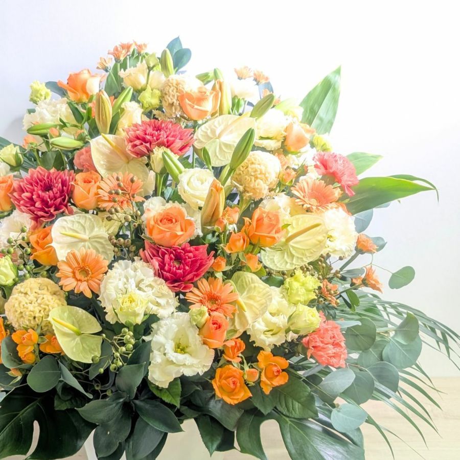 黄色とオレンジ色の花束、アレンジメント。お祝い・記念日に贈るお花のプレゼント・贈り物