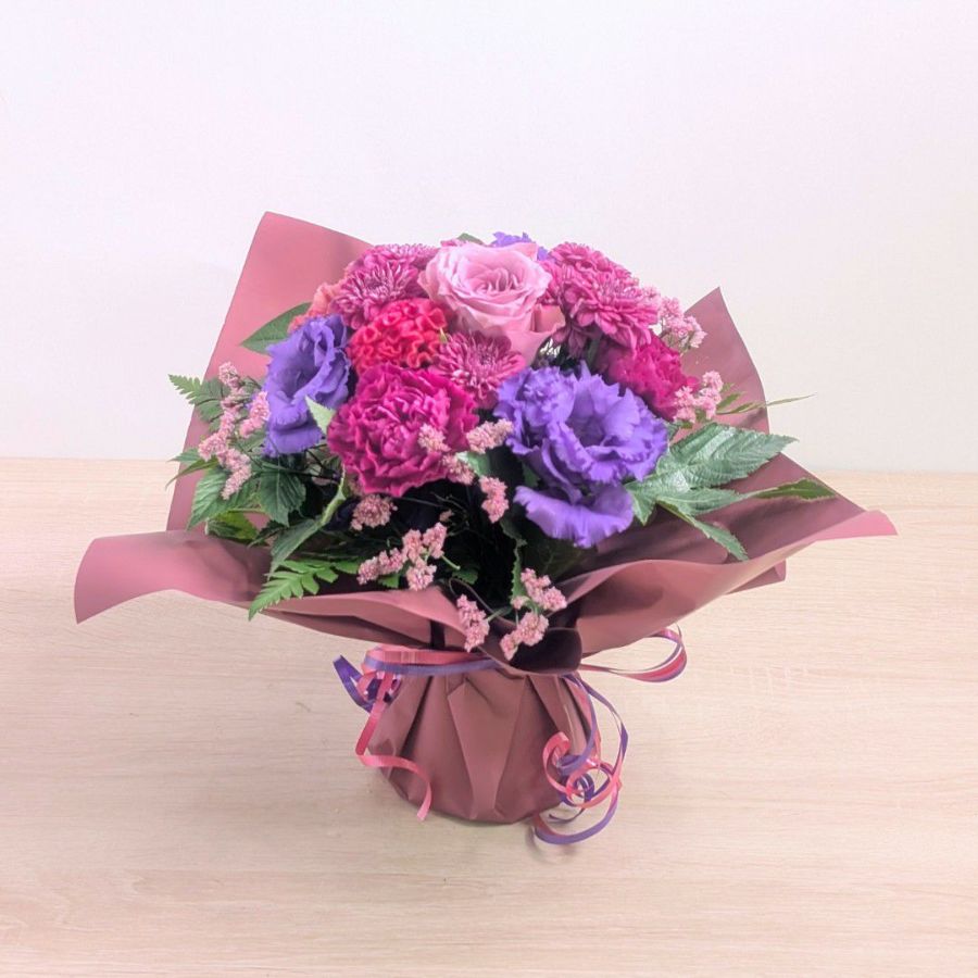 77歳 喜寿祝いの花｜誕生日プレゼントに｜そのまま飾れるブーケ｜スタンドブーケ Wish（ウィッシュ）「ヴィオラ」