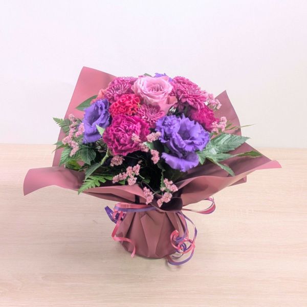 77歳 喜寿祝いの花｜誕生日プレゼントに｜そのまま飾れるブーケ｜スタンドブーケ Wish（ウィッシュ）「ヴィオラ」