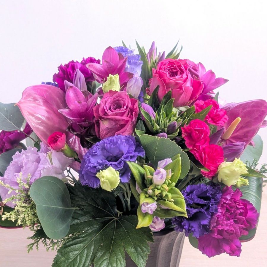 77歳 喜寿祝いの花｜誕生日プレゼントに｜父・男性におすすめ｜アレンジメント「ヴィオラ」人気のMSサイズ