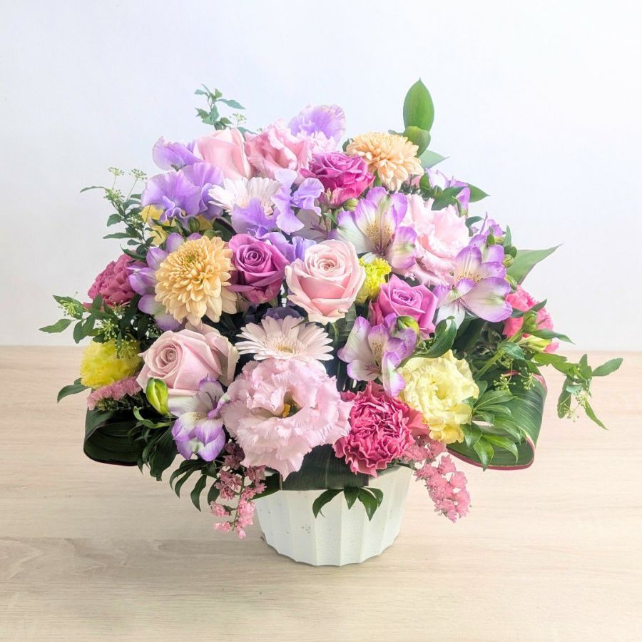 77歳 喜寿祝いの花｜誕生日プレゼントに｜母・女性におすすめ｜アレンジメント「モネ」おしゃれなMサイズ