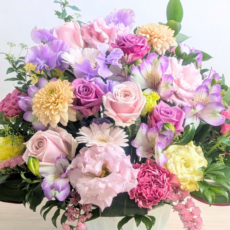 77歳 喜寿祝いの花｜誕生日プレゼントに｜母・女性におすすめ｜アレンジメント「モネ」おしゃれなMサイズ