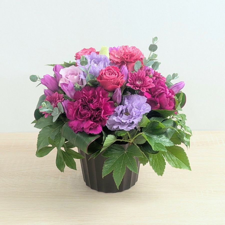  77歳 喜寿祝いの花｜誕生日プレゼントに｜母・女性におすすめ｜アレンジメント「ヴィオラ」かわいいSサイズ