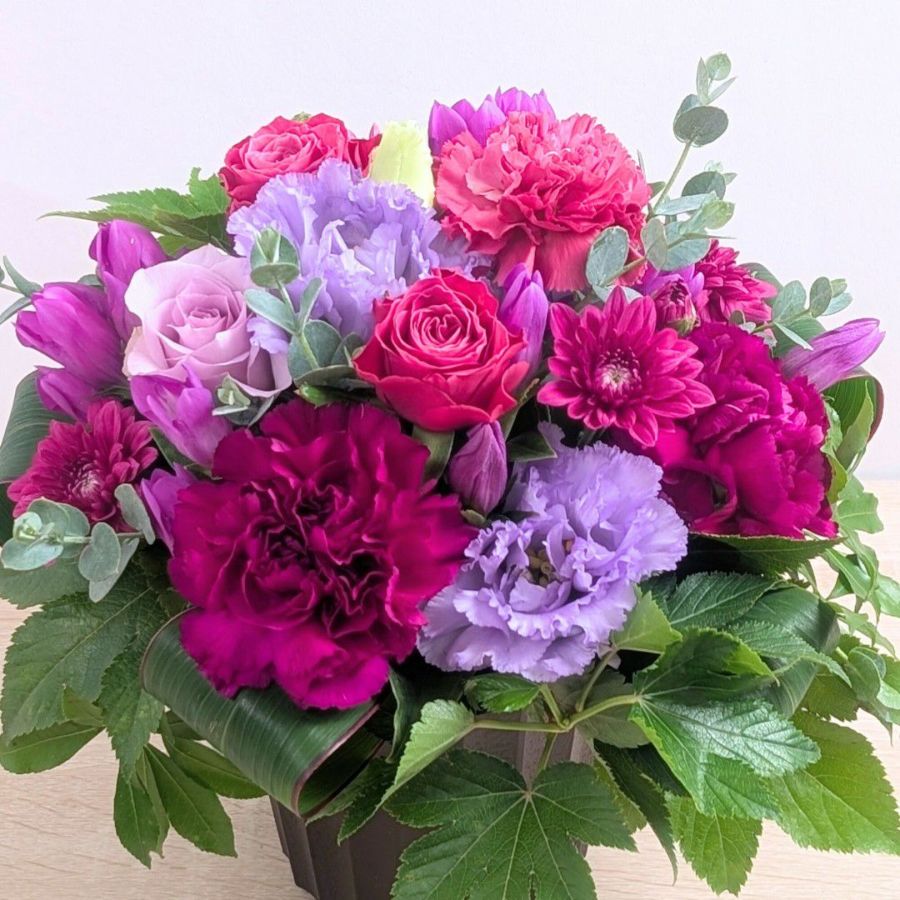  77歳 喜寿祝いの花｜誕生日プレゼントに｜母・女性におすすめ｜アレンジメント「ヴィオラ」かわいいSサイズ