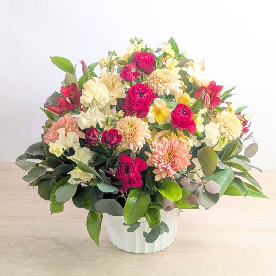 80歳 傘寿祝いの花｜誕生日プレゼントに｜母・おばあちゃん・女性におすすめ｜アレンジメント「あかり」選ばれてるLサイズ