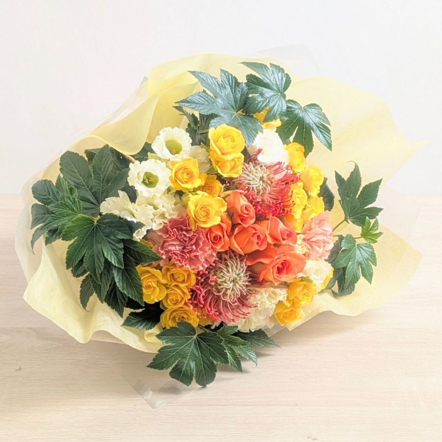 88歳 傘寿祝いの花｜誕生日プレゼントに｜母・女性におすすめ｜花束「おひさま」上品なMサイズ
