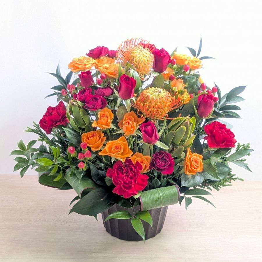  90歳 卒寿祝いの花｜誕生日プレゼントに｜父母・おじいちゃん・男性におすすめ｜アレンジメント「クリムゾン」 選ばれるMサイズ